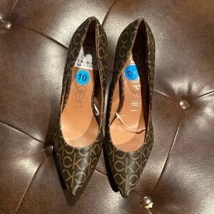 Never worn Calvin Klein heels 👠